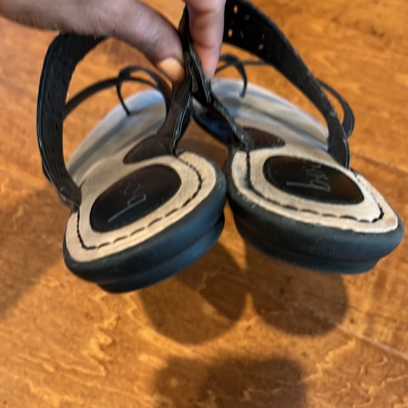 Boc Born Womens slip on sandals black approximate size 7.5 - Picture 8 of 13